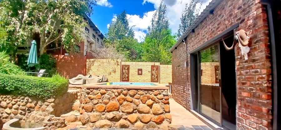 5 Bedroom Property for Sale in Langenhovenpark Free State